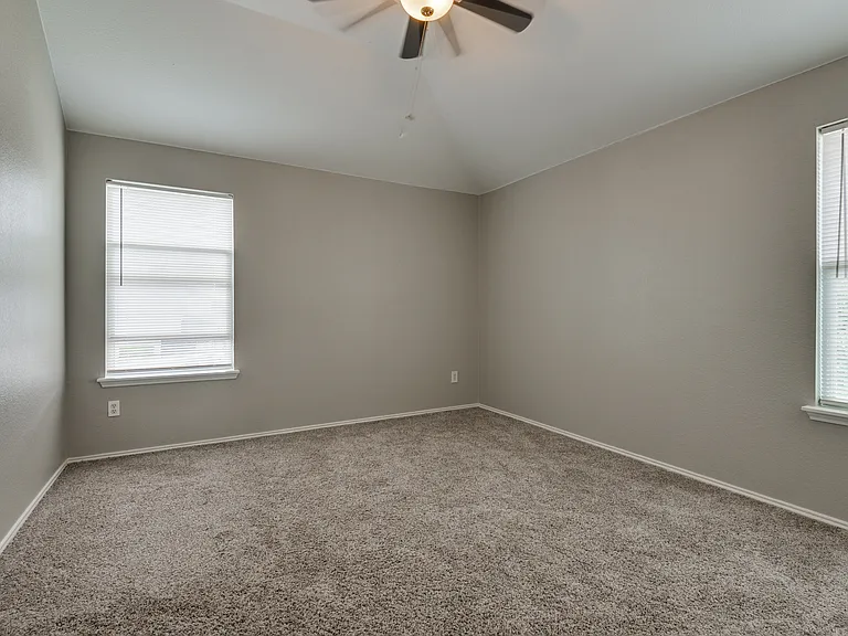 817 Pryor Dr — Photo 24