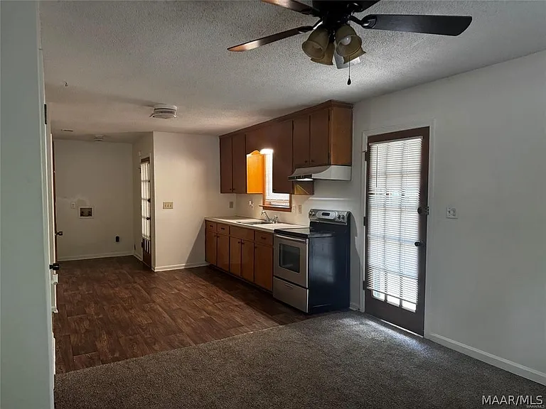 111 Easthaven Rd — Photo 28