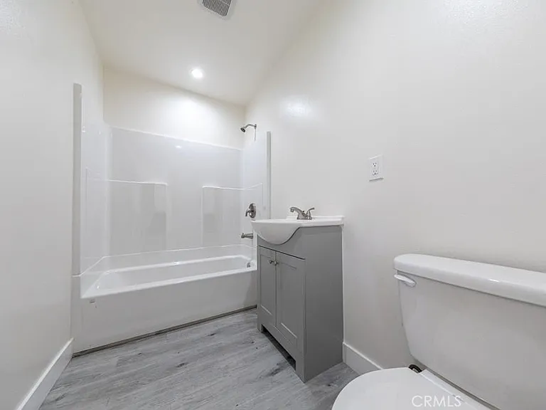21801 Hawaiian Ave #D — Photo 4