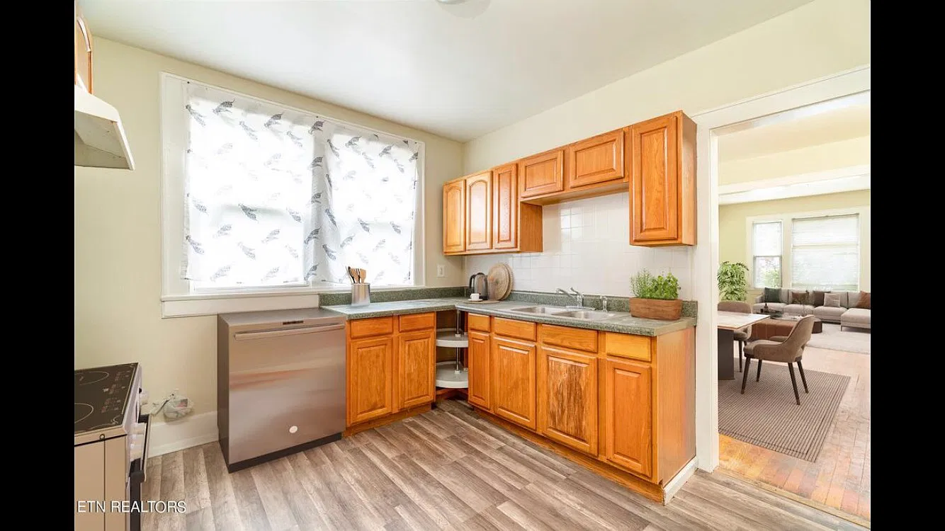 3 bed, 1230 sqft, $1,575 — Photo 3