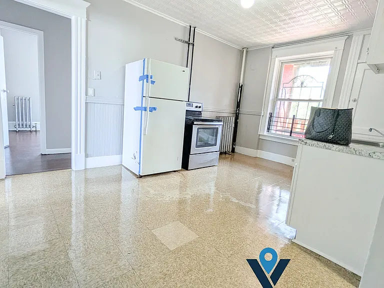 168 Essex St #3L — Photo 11