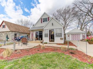 2008 Sunkist Ave, Waukesha, WI 53188