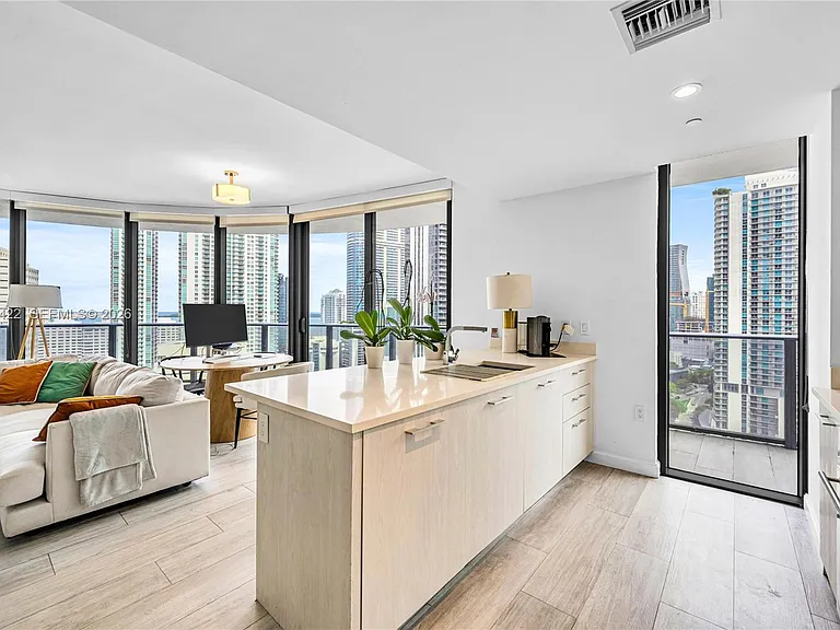 45 SW 9th St #2103 — Photo 8
