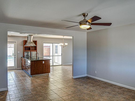 5th image of 1039 E Geneva Dr