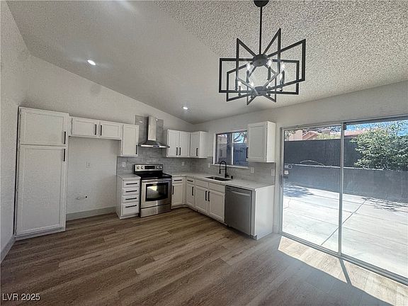 4th image of 3920 Aspencrest Dr