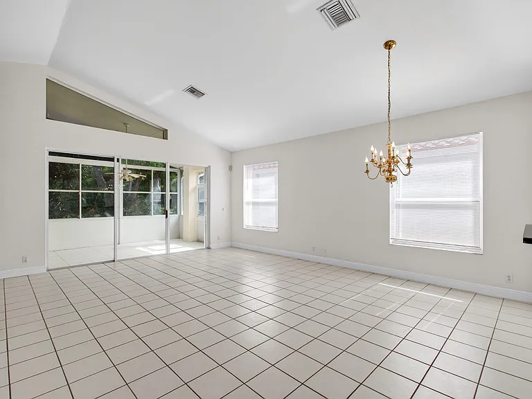 5225 Brookview Dr — Photo 5