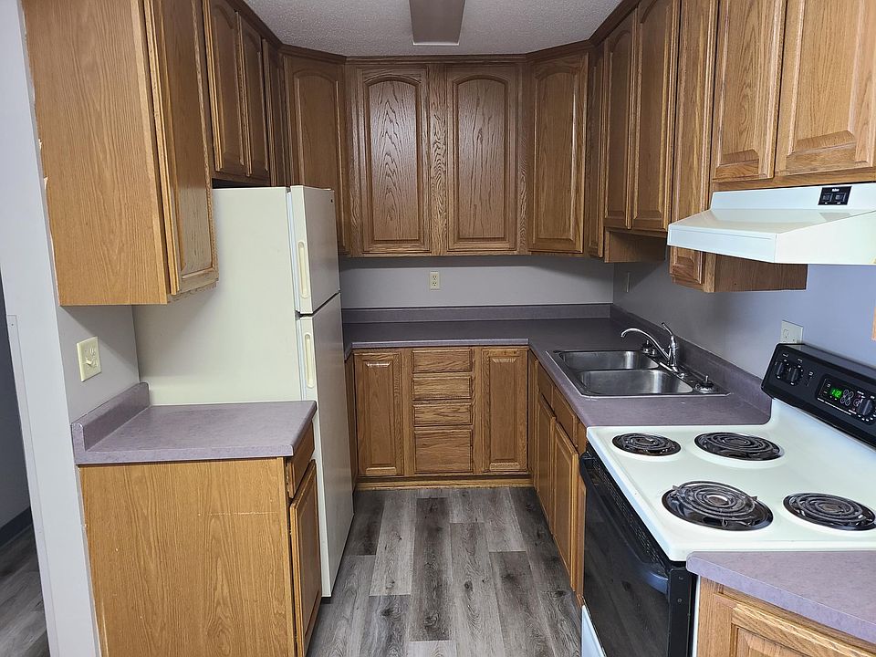 1st image of 425 Prairie St W #108