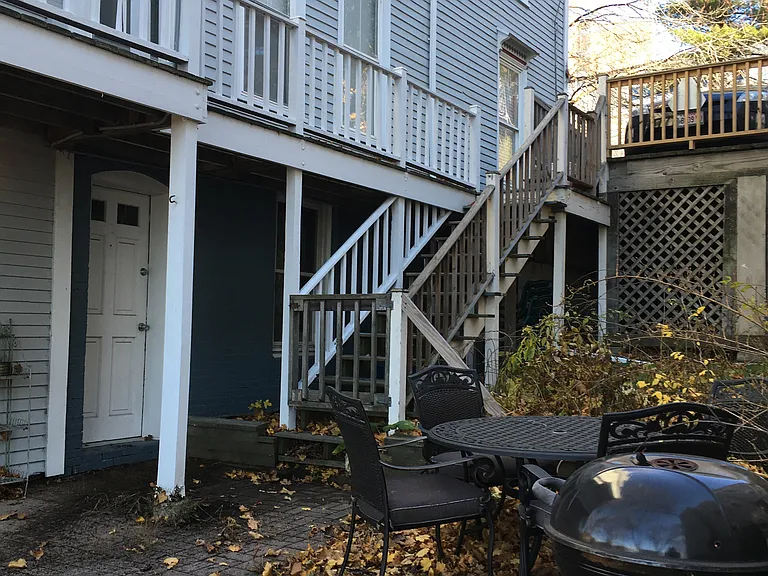 Apt 1 front entrance