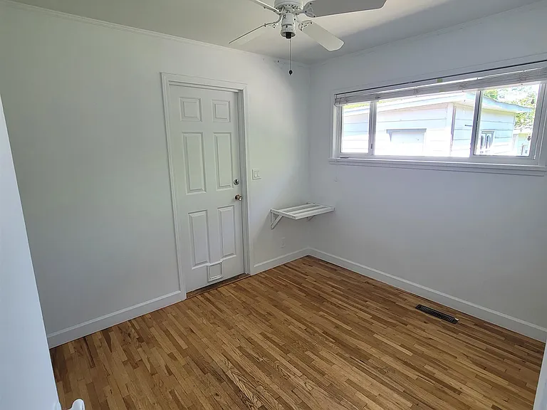 15439 Oxenham Ave — Photo 8