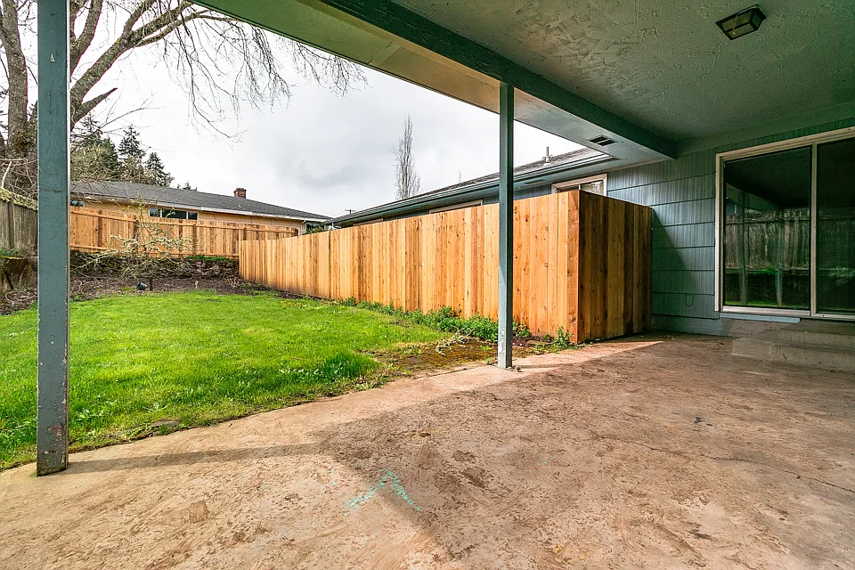 3-Bedroom, 1-Bath duplex In Eugene South Hills! — Photo 3