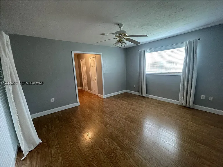9301 SW 54th St — Photo 44