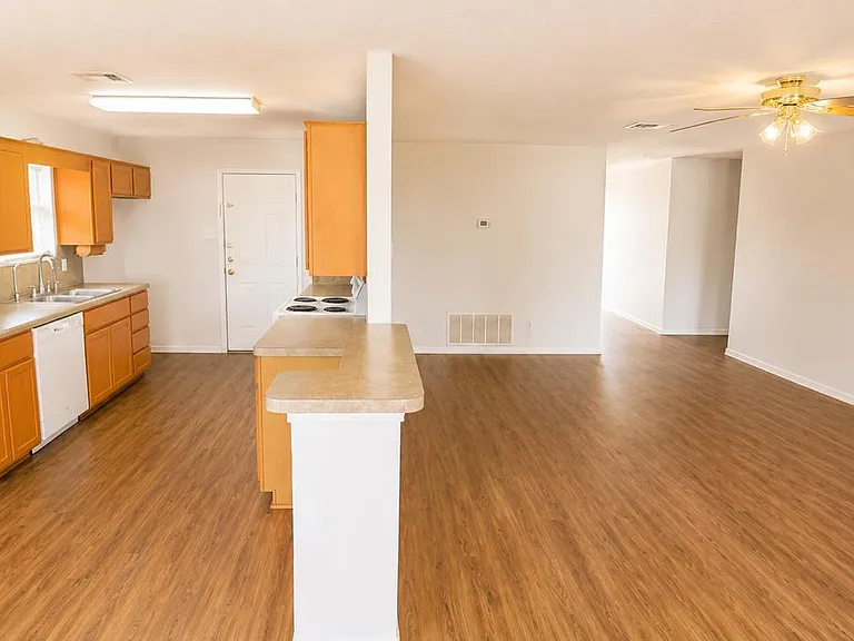 4311 Mustang Dr — Photo 4