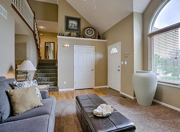 5th image of 610 NE Field Creek Dr