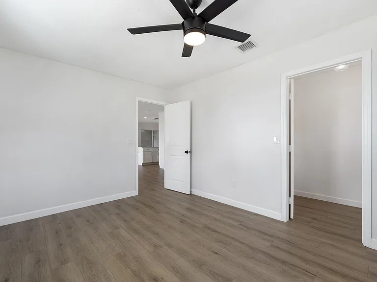 4003 S Indian River Dr — Photo 21