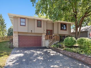 558 Barbary Ln, Woodstock, IL 60098