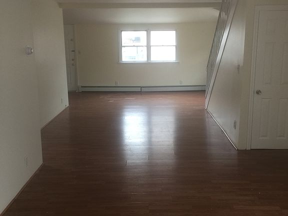 3rd image of 19 Hyman Ct.