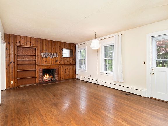 4th image of 908 Lyndhurst Rd