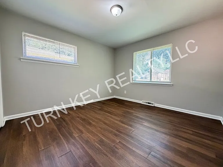 320 Park Rd — Photo 15