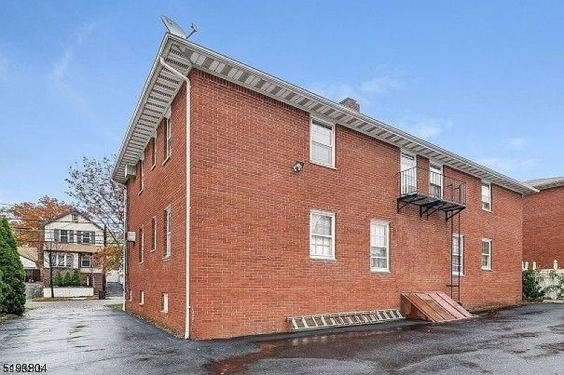 2nd image of 416 Faitoute Ave APT 1