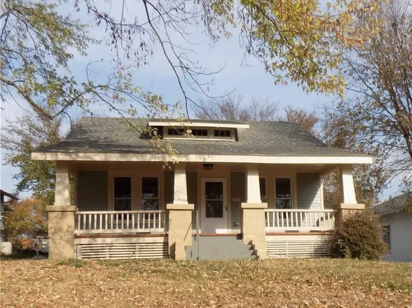 1104 Main St, Osawatomie, KS 66064