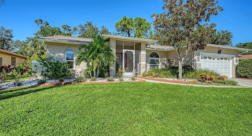 3 bed, 2.0 bath, 1884 sqft, $6,500 — Photo 3
