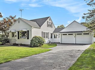 320 N Ridgeway Dr, Battle Creek, MI 49015