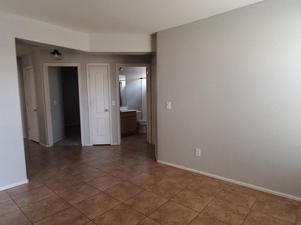 1st image of 1652 E Kelsi Ave