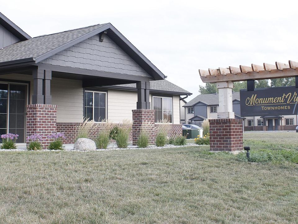 Community Room with fitness center, guest suite, and common room.