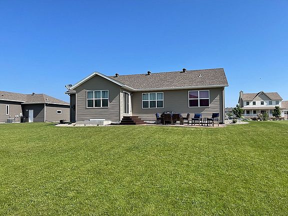 2nd image of 1382 Morningside Dr