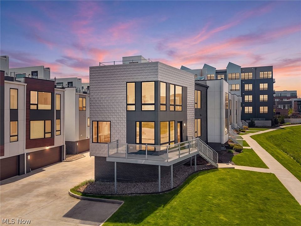 1st image of 1250 W 70th St