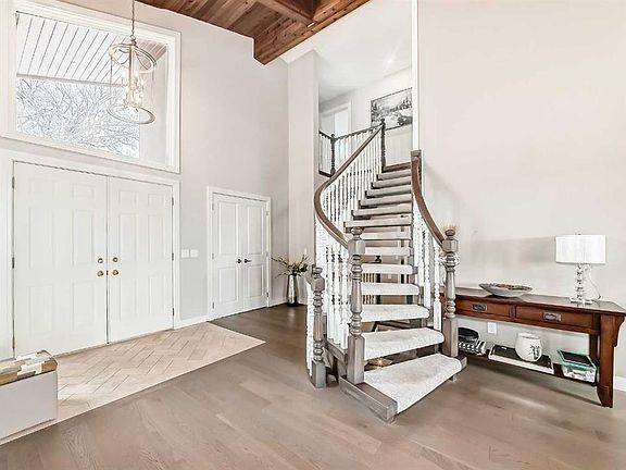 5th image of 56 Patterson Cres SW