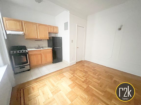 4th image of 35-33 29th St #B1