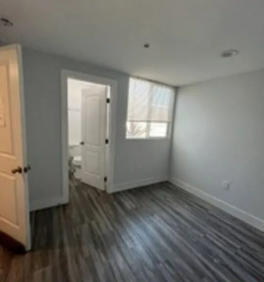 1608 W 36th Pl — Photo 3
