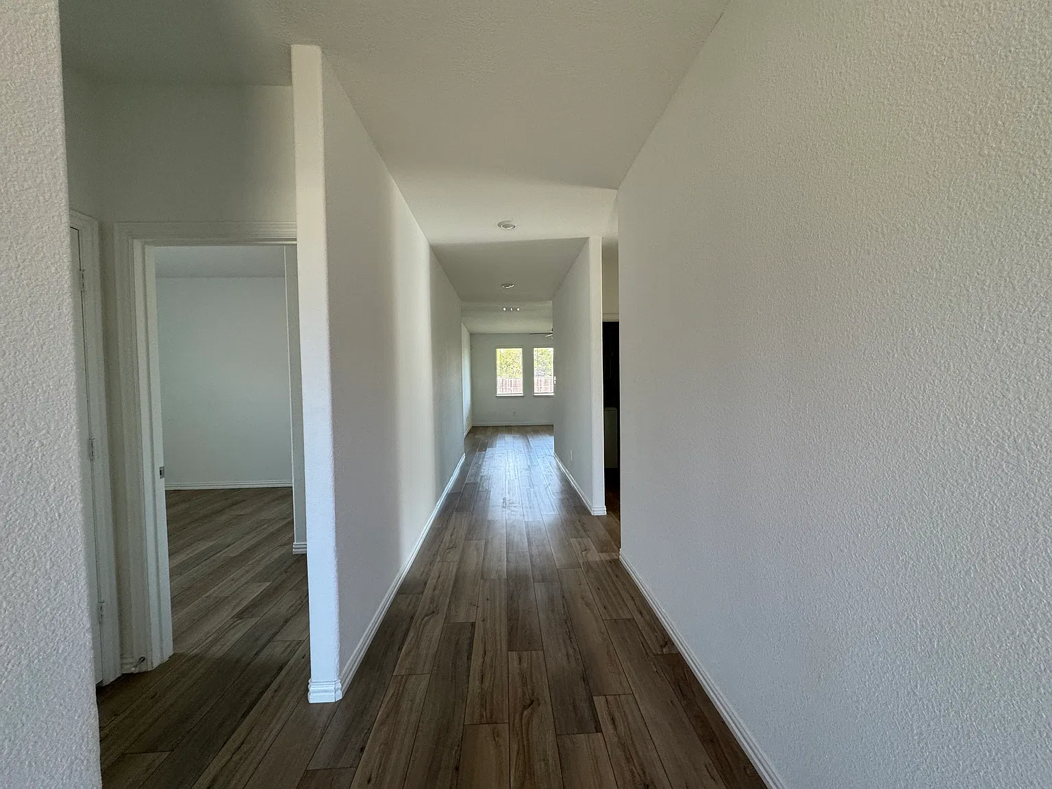 4 bed, 1838 sqft, $2,050 — Photo 2