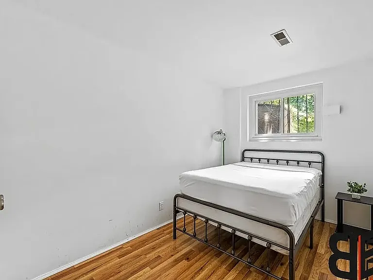 496 Lexington Ave #1 — Photo 16