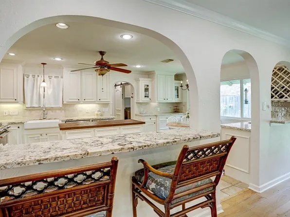 10006 Pine Forest Rd, Houston, TX 77042