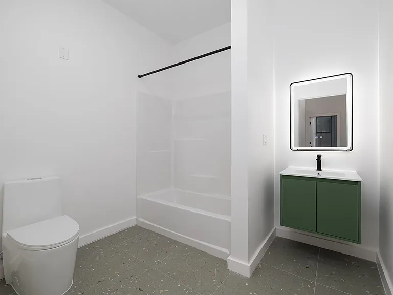Oasis Apartments — Photo 40
