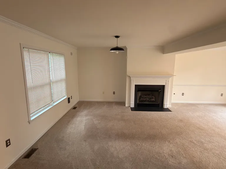 1532 Primrose Ln — Photo 10