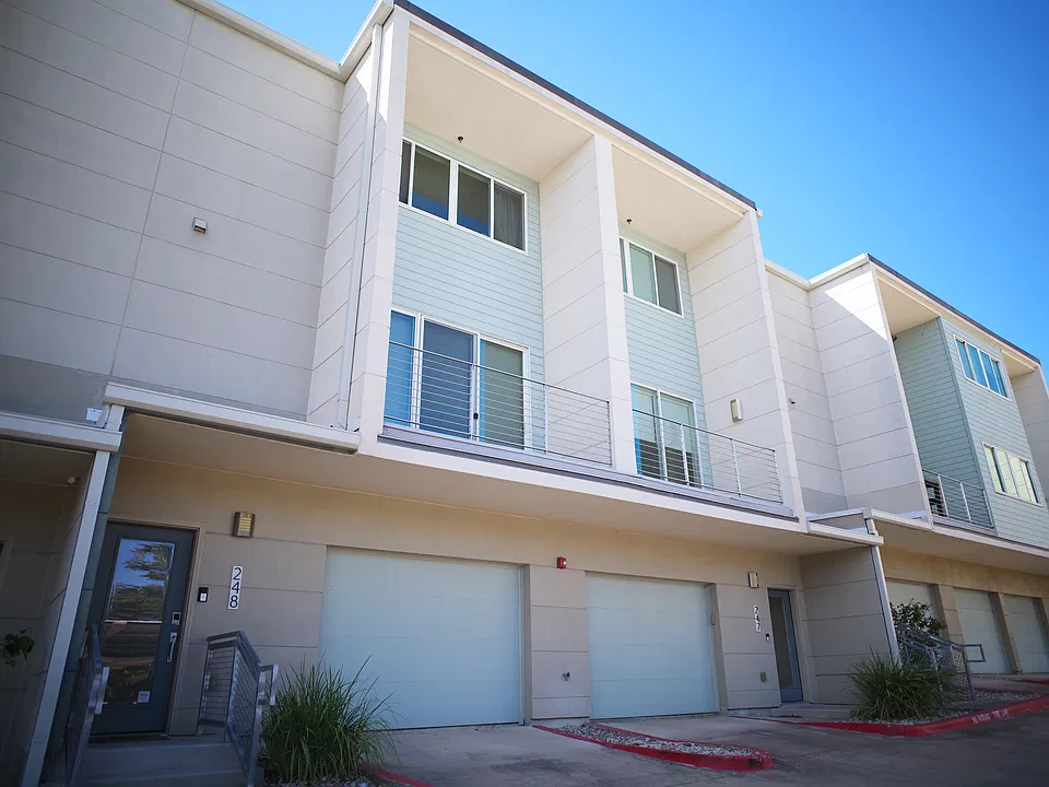 604 N Bluff Dr
