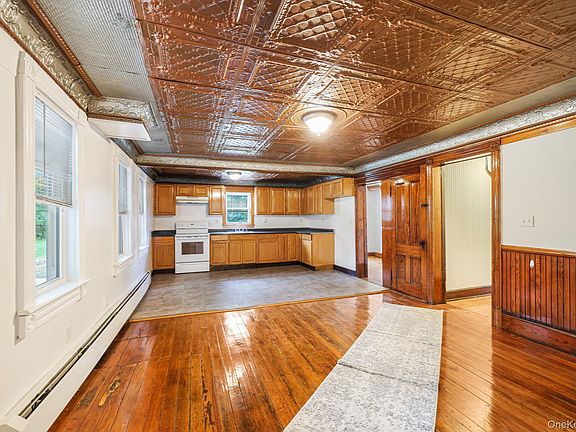 5th image of 708 Burlingham Road