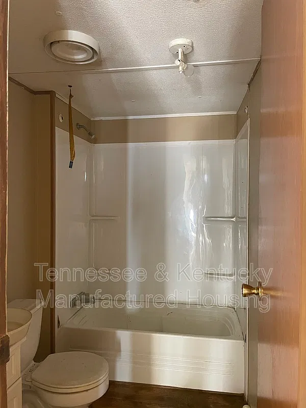 3 bed, 2.0 bath, 1200 sqft, $800 — Photo 2