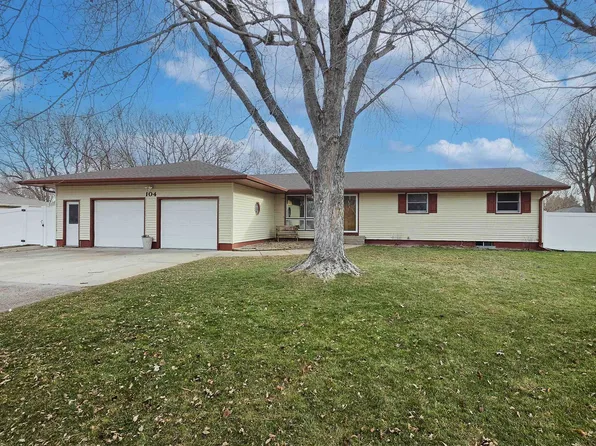 104 Birch St, Kearney, NE 68845
