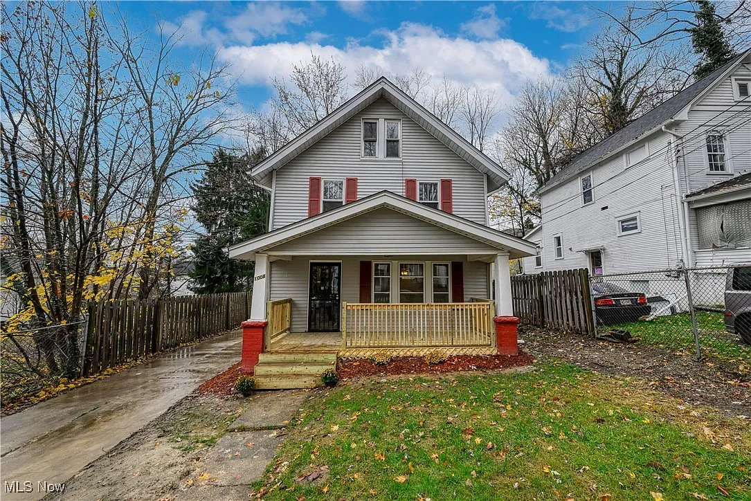 1008 E Crosier St photo 1