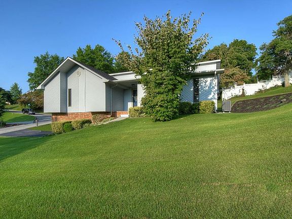 3rd image of 2200 Louita Dr