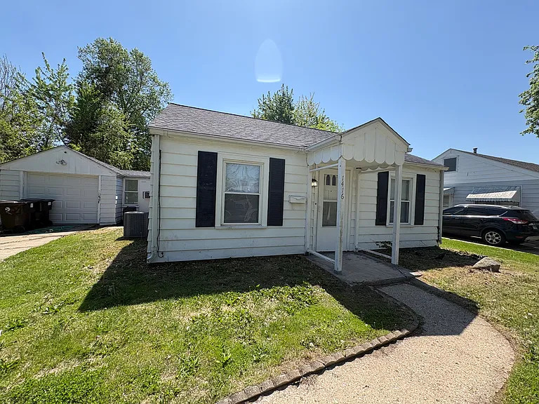 1416 W Maywood Ave — Photo 1