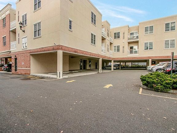 2nd image of 55 Emerson Plz E APT 306