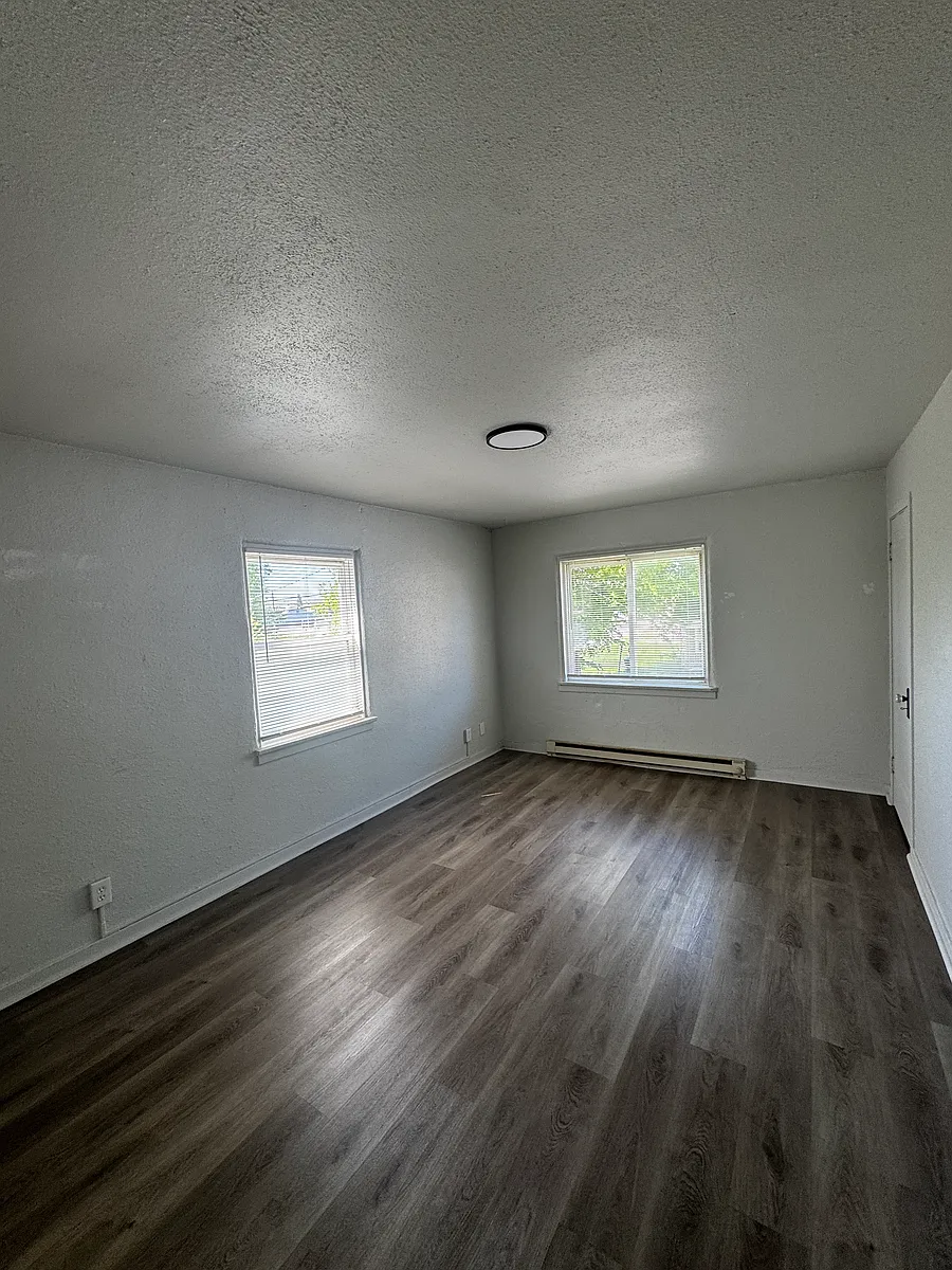 Building Photo - 4022 Walker Ave #4