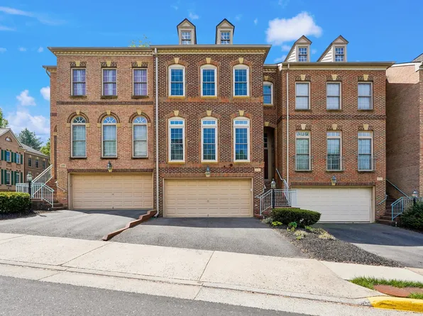 12484 Rose Path Cir, Fairfax, VA 22033