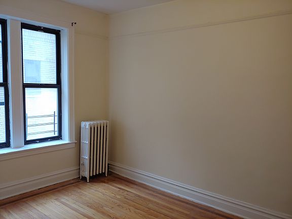 3rd image of 8603 102nd St APT 5A