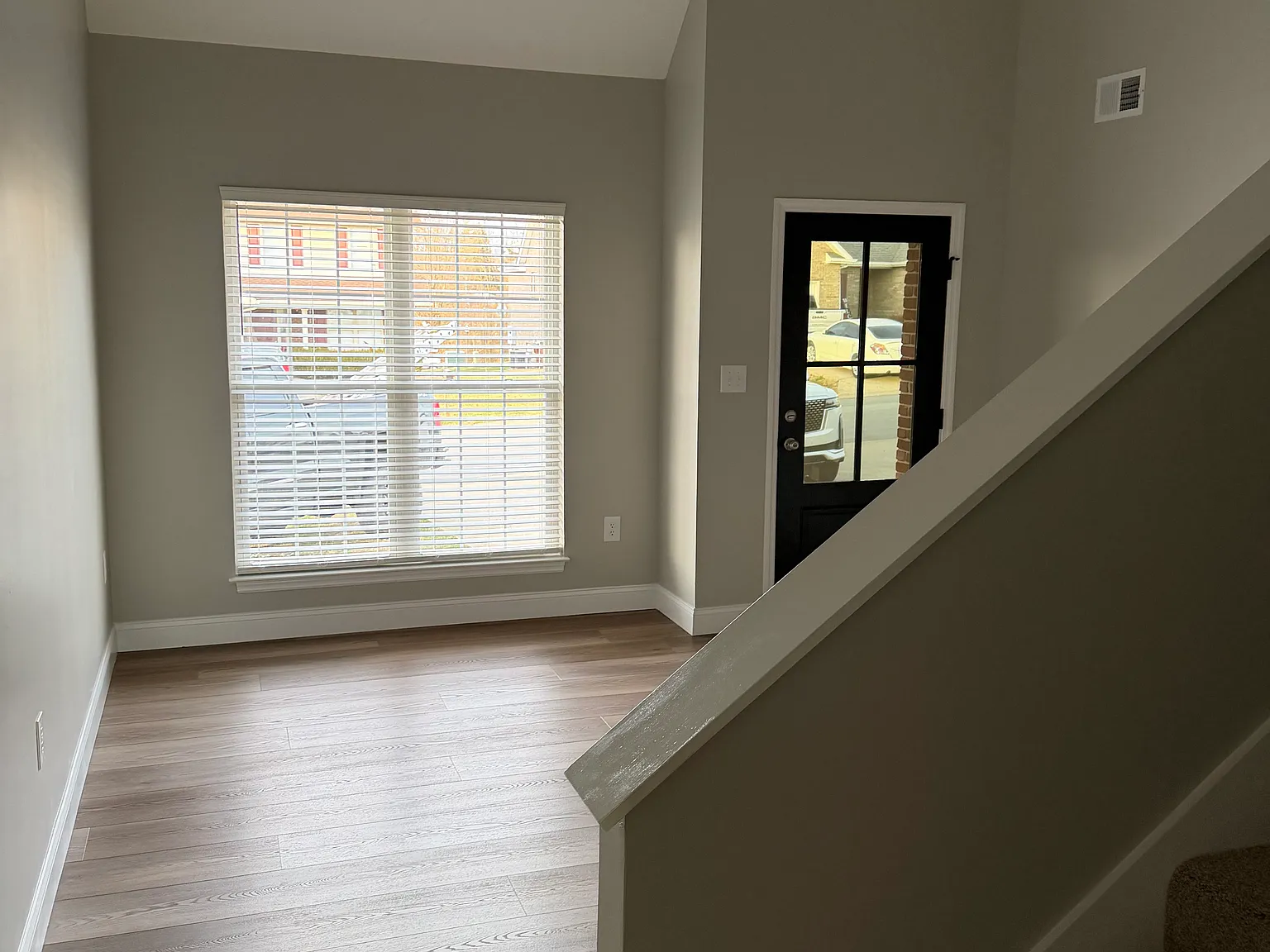 2 bed, 1.5 bath, 1200 sqft, $1,500 — Photo 2